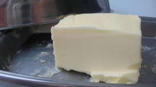 Nezakoupili jste v nedávné době máslo z Penny či Kauflandu? Obsahuje kovové částice, muselo být okamžitě staženo z prodeje