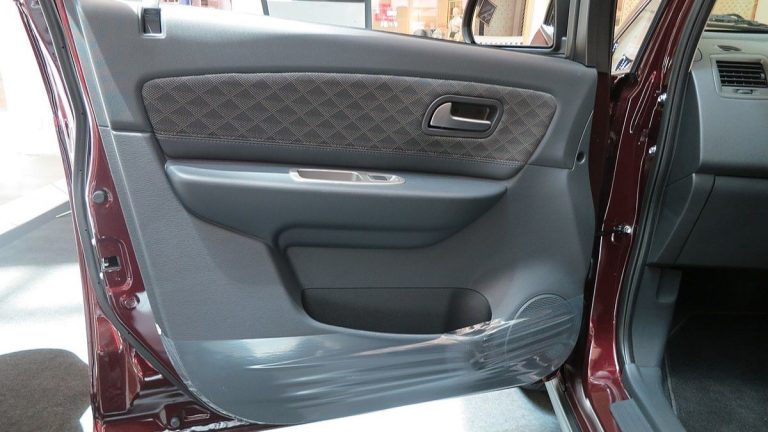 dvere od auta auto