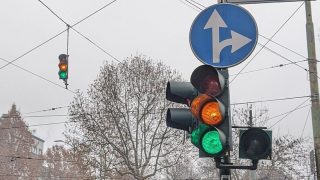 Nové světlo na semaforech: Kdo nebude význam čtvrté barvy znát, ten na to tvrdě doplatí