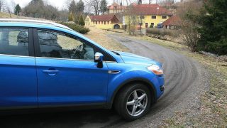 Stát rozdává 100 000 Kč na nákup nového auta. Nárok na příspěvek má velká skupina Čechů
