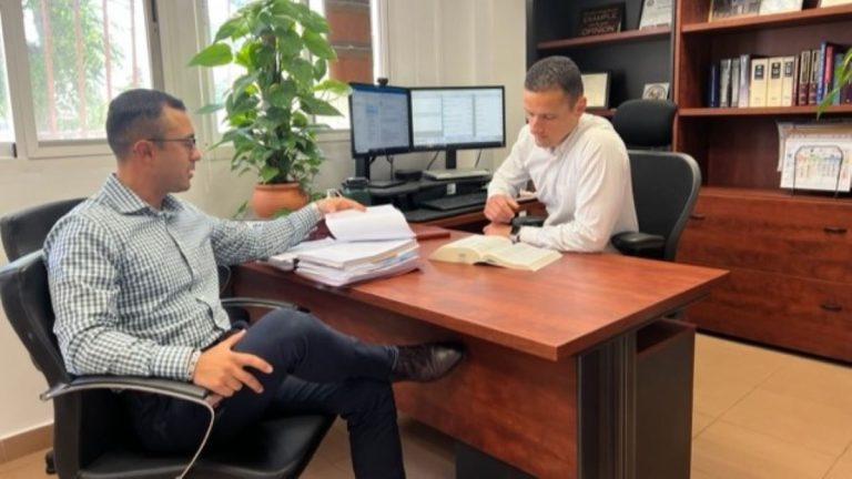 Zapomeňte na klasickou práci, na této brigádě vám dají klidně 500 Kč / hodina 1 kancelar lidi prace