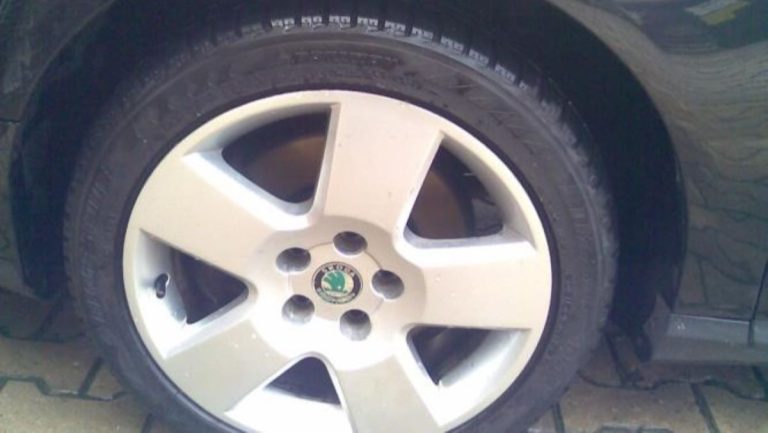 pneu pneumatiky gumy guma pneumatika kolo auto