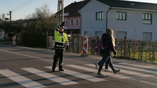 Chodcům hrozí v roce 2024 astronomická pokuta od policie. Bude se kontrolovat správnost přecházení po přechodech