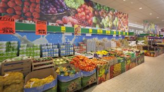 Košík plný potravin za směšných 25 Kč? Právě je nabízí Lidl. Musíte si ale pospíšit, vyprodávají se rychle