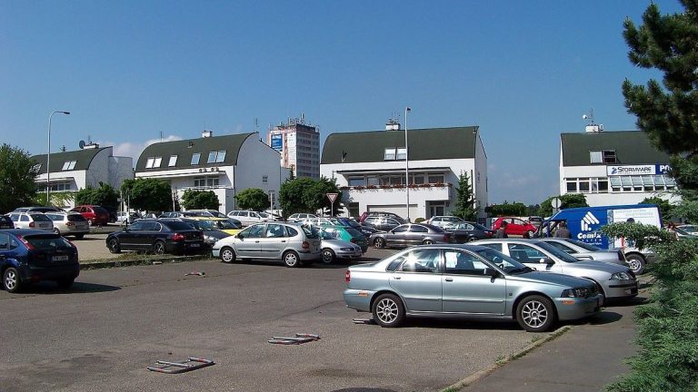 auta auto parkoviste