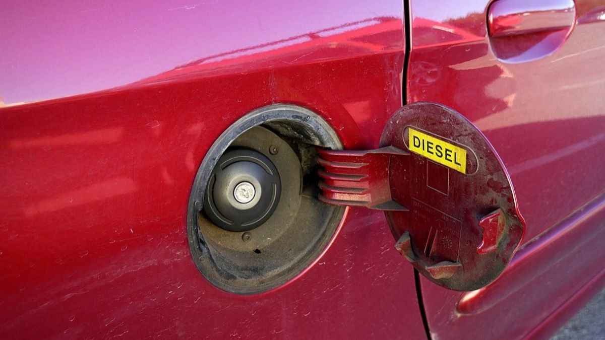 Evropě velmi rychle dochází nafta. Řidiči dieselových automobilů kvůli tomu budou na benzínkách platit majlant