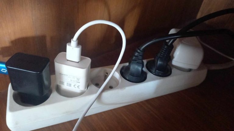 elektrina energie zasuvka zasuvky nabijecky nabijeni nabijecka kabely prodluzla