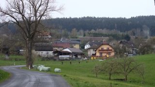 Obce právě svým obyvatelům rozdávají až 750 000 Kč. Nárok mají všichni, kteří v dané lokalitě bydlí