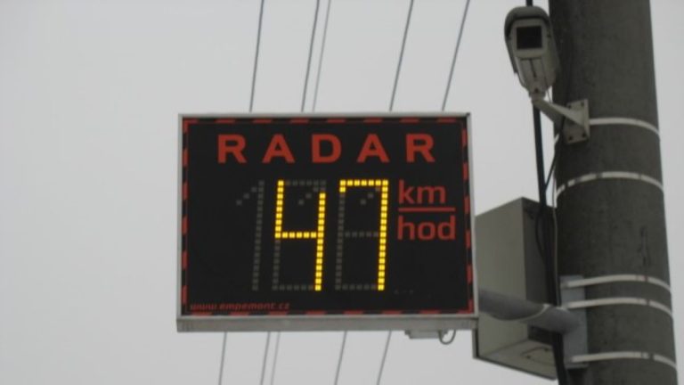 Nové nelítostné radary na českých silnicích: Pokuty budou padat jak na běžícím páse 1 radar kamera rychlost