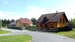 Obce právě prodávají domy za 75 Kč. Je o ně obrovský zájem. Kdo dřív přijde, ten dřív bere
