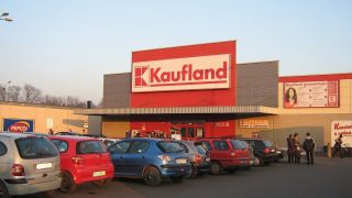 Jedna z nejoblíbenějších pochoutek Čechů teď bude v Kauflandu ve více než 50% slevě. Lidé nabíhají do obchodů