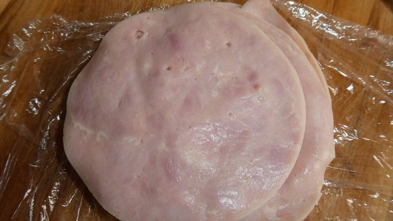 Porovnali jsme za vás šunky a salámy z Lidlu. Které jsou nejkvalitnější? Tomuhle se rozhodně vyhněte obloukem 1 sunka