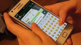 Češi právě hromadně přichází o své účty na WhatsAppu. Dělají totiž chybu, po které už není cesty zpět