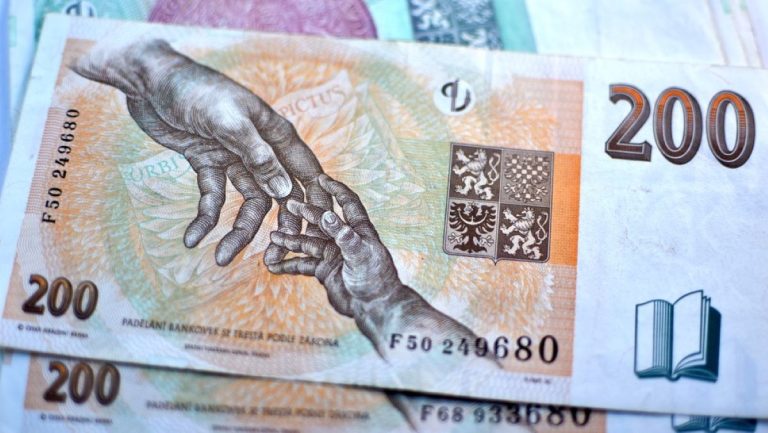 Kdo našel v peněžence tuhle českou bankovku, získává 2 000 000 Kč. Poznat se dá snadno. Hlavně s ní neplaťte nikde v obchodě 1 bankovka penize 200 korun
