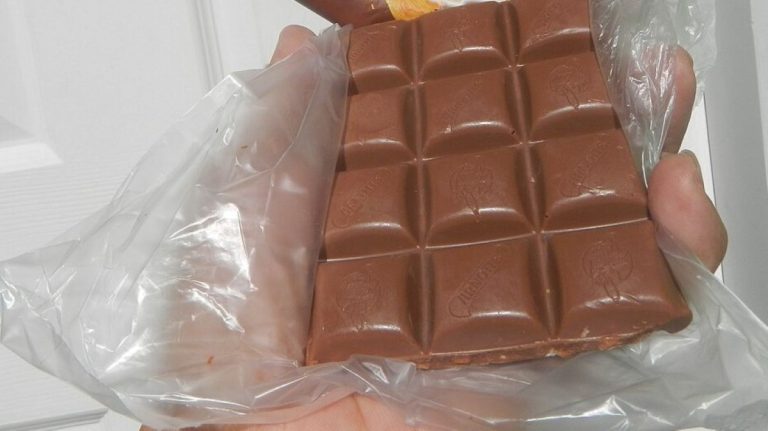 Nová cena čokolády v obchodech: Za jedinou tabulku zaplatíme 140 Kč. Buď zaplatíme, nebo ji musíme oželet 1 cokolada