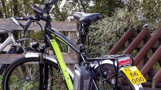 SPZ pro všechny cyklisty: Ať platí povinné ručení, absolvují cykloškolu a dostanou průkaz. Řidiči tleskají a smějí se