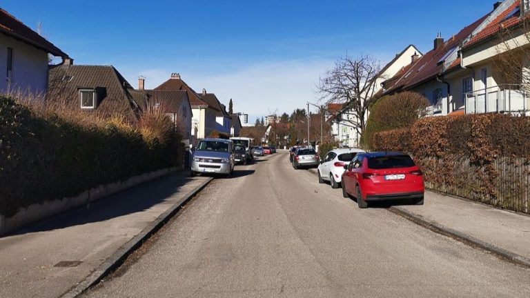 parkovani auta auto chodnik