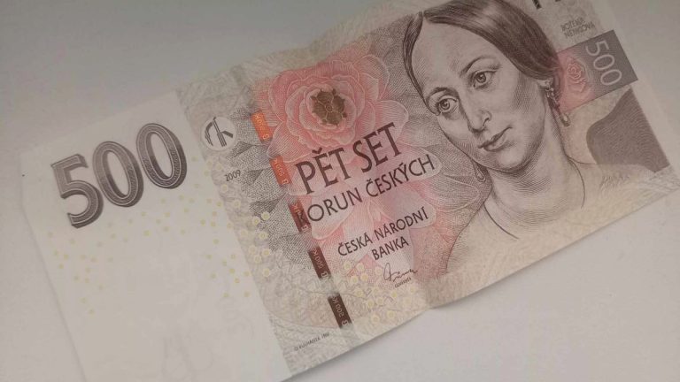 Češi mají v peněženkách neplatné peníze a nemají o tom ani tušení. S těmito bankovkami už nikde nezaplatíte 1 penize bankovka bankovky 500