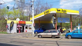 Stát lidem právě rozdává peníze na tankování benzínu, či nafty. Tisíce korun může získat každý, musí se o ně ale přihlásit
