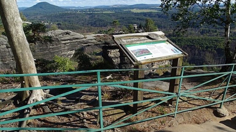 Senioři mají letos nárok na výlety zdarma. Mnozí o tom nemají ani tušení, přitom si stačí jenom zažádat 1 ceske svycarsko priroda