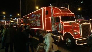 Vánoční kamion Coca-Coly bude objíždět Českou republiku. Dorazí i do vašeho města? Oficiální seznam lokalit