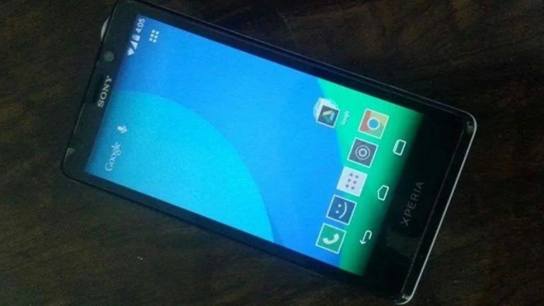 Pozor: Každému seniorovi, kterému přišla tahle SMS zpráva hrozí, že během chvíle přijde o všechny své peníze 1 mobil telefon