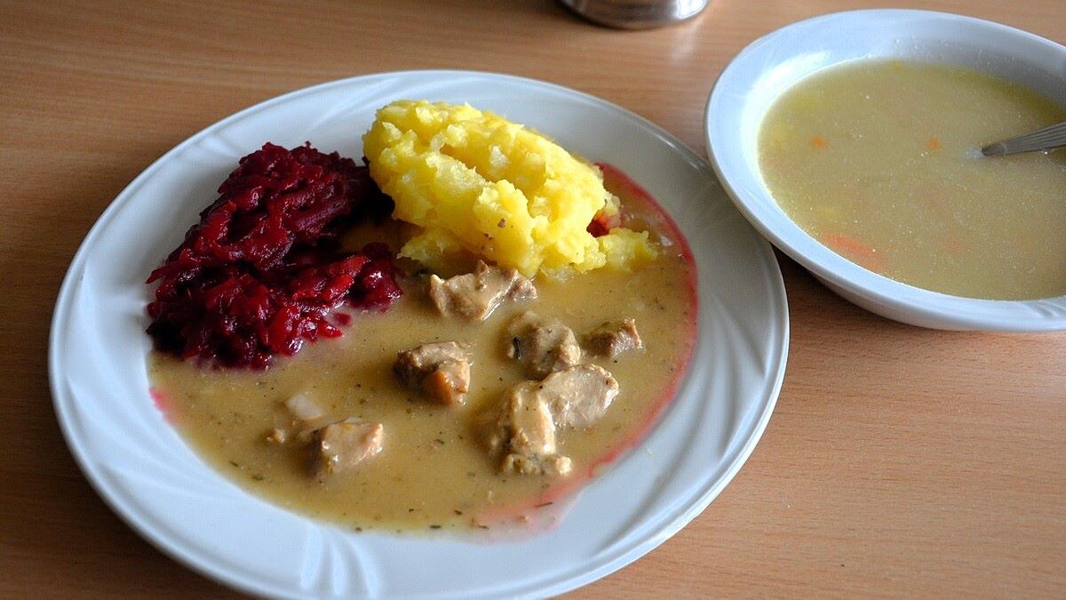 Přehled restaurací a hospod, kde se najíte pod 100 Kč: Porce jsou navíc tak velké, že je ani nesníte