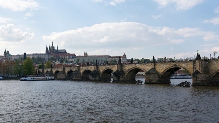 Nález století? Na dně Vltavy pod Karlovým mostem se nachází historický poklad 1 karluv most vltava
