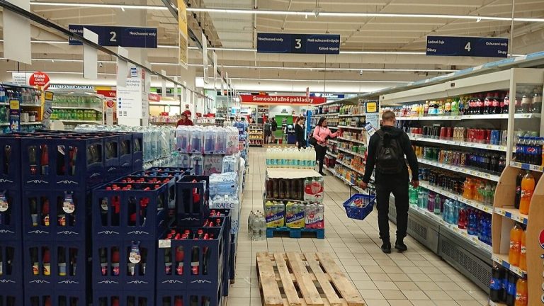 napoje supermarket tesco regal regaly piti