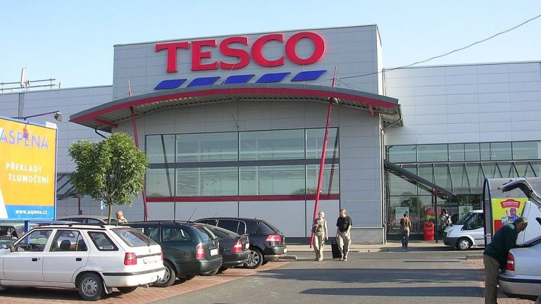 Jedna z nejoblíbenějších potravin z Tesca je celá prolezlá. Nikdo ji nesmí jíst. Kdo ji má doma, tomu na prodejně vrátí peníze 1 tesco supermarket