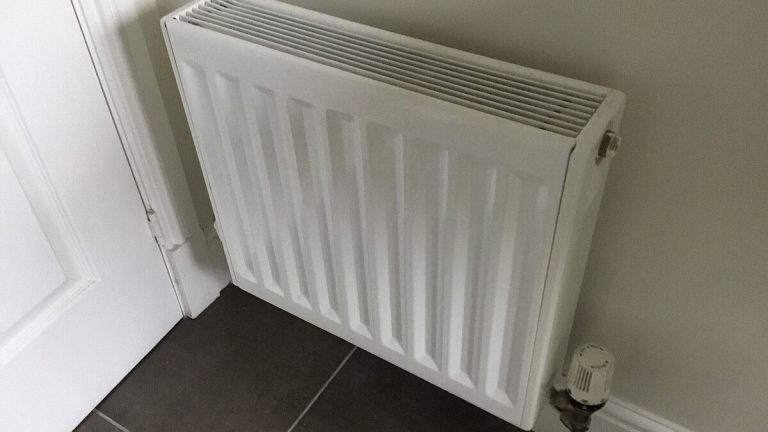 Ceny za plyn 2025: Tohle nebude hezké. Kolik si připlatíte zjistíte podle toho, v které části Česka bydlíte 1 topeni radiator