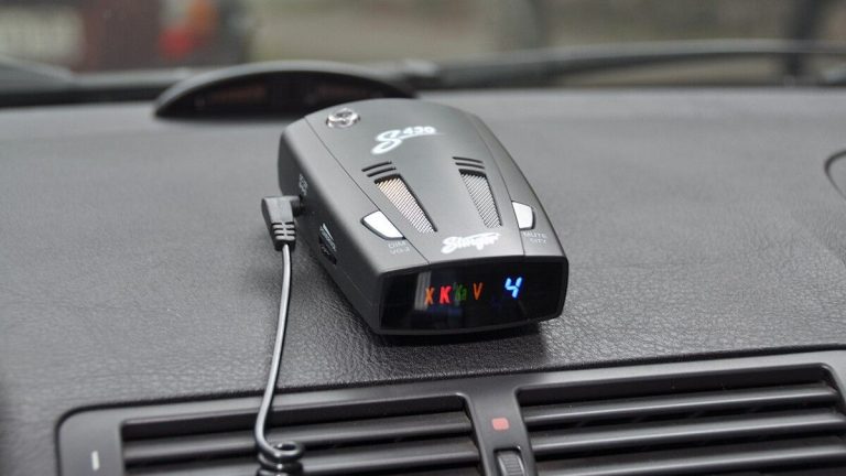 Pozor: Kdo bude v autě nosit tuhle malou krabičku, riskuje od policie pokutu 25 000 Kč. Doplatil na to už nejeden řidič 1 antiradar detektor radaru krabicka