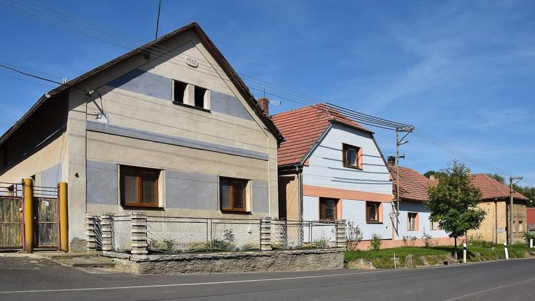 40 % Čechů, kteří vlastní dům hrozí pokuta 400 000 Kč. I vám? Neznalost vás neomlouvá 1 dum domy vesnice