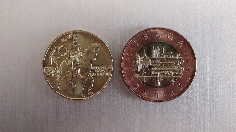 Dvacetikorunová mince, která má hodnotu přes 100 000 Kč: Jde o velmi vzácný kus, který se dá poznat velmi snadno 1 mince penize dvacetikoruna padesatikoruna 20 50