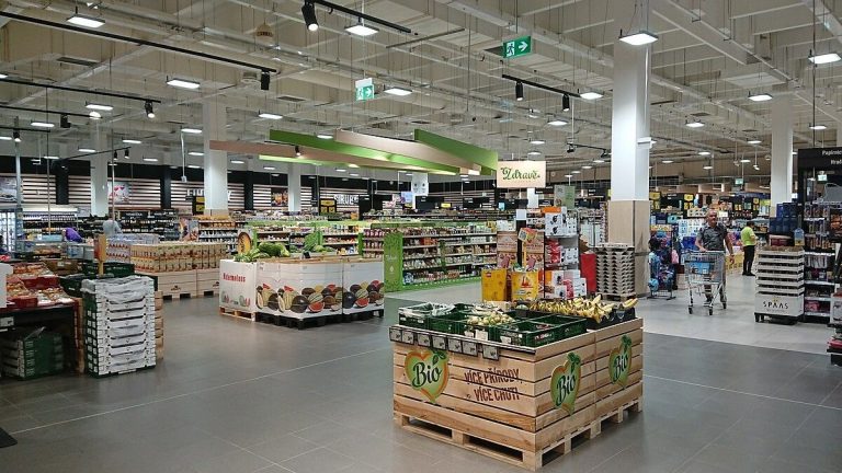 Všechny velké obchody zavřou, raději se připravte. Rozhodlo se, v tento den si téměř nikde nenakoupíte 1 potraviny supermarket obchod nakup albert nakupovani