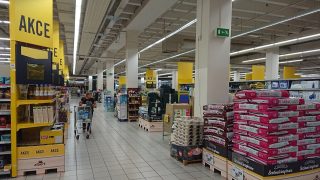 Neslýchaná cena oblíbené potraviny v Albertu. Zákazníci absolutně nechápou. Stojí skoro 2x tolik co v zahraničí