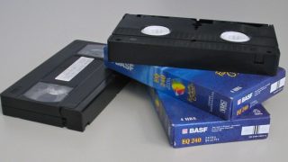Máte ještě na půdě, či ve sklepě staré VHS kazety? Právě teď za ně jde získat přes 100 000 Kč