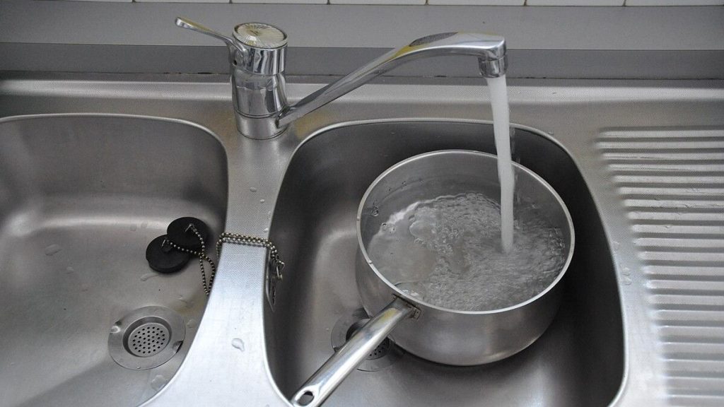 voda kohoutek umyvadlo drez