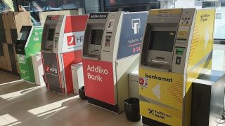 Jedna z nejznámějších bank v Česku masivně zdraží poplatky za běžné věci. Stane se tak už v dubnu 2025. Dotkne se to i vás?