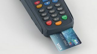 Nemáte na své platební kartě náhodou jeden z těchto PIN kódů? Riskujete, že během jediné chvíle přijdete o všechny své peníze
