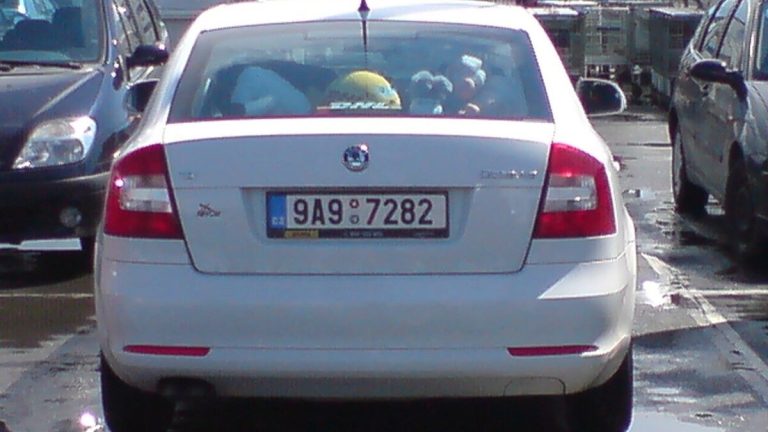 Nová povinná výbava platná již od 1. ledna. Jedná se o novou technologii, kterou si zaplatí řidiči z vlastní kapsy 1 auto spz octavia