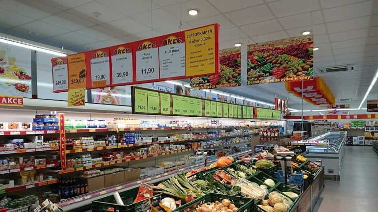 Konec cenovek: Jak se teď v obchodech dozvíme, kolik zboží stojí? 1 cenovky ceny supermarket obhcod regal regaly zelenina