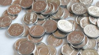 Do Česka se nedávno vrátily haléře. Jde o novinku, která je již platná. Vědět by o tom měl každý, aby se pak v obchodě nedivil