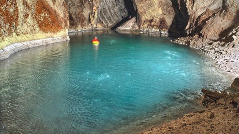 Češi objevili největší termální jezero na světě. Něco takového jsme nikdy neviděli 1 jezero termalni voda