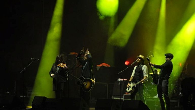 Světově známá kapela ruší své turné. Její frontman trpí vážnou nemocí, v červenci měli vystoupit u nás 1 kapela flogging molly