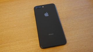 Nová cena mobilního telefonu: Lidé za nový kus zaplatí přes 50 000 Kč