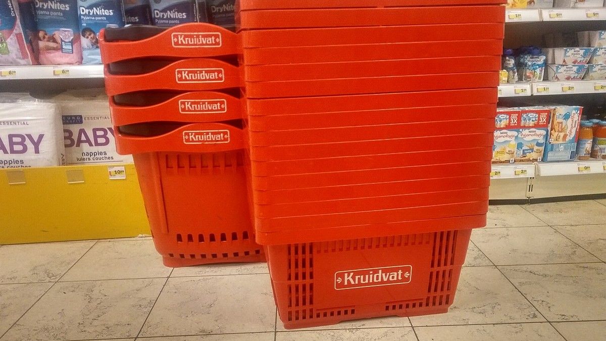 Blíží se plošný konec nákupních košíků v obchodech. Zákazníci jsou vzteky bez sebe. Kam si teď dáme nákup?