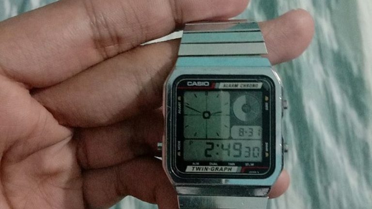 Nemáte doma tyto digitální hodinky? V devadesátkách je měl každý, dnes se dají prodat za desetitisíce korun 1 stare casio hodinky