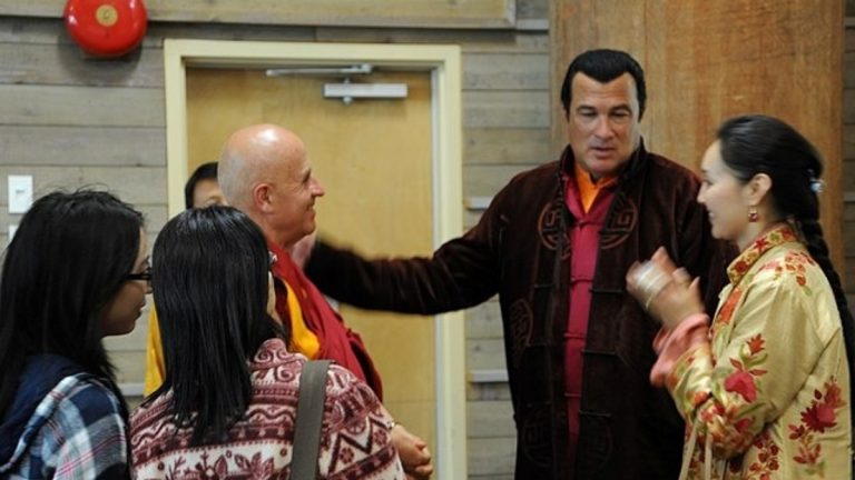 Vzpomínáte si na Stevena Seagala? Od akčního hrdiny má daleko, dnes byste ho už nepoznali 1 steven seagal herec