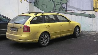 Za špinavé auto pokuta? Žádný vtip, ale krutá realita. Rychle si zajeďte do myčky, než dostanete pokutu 75 000 Kč
